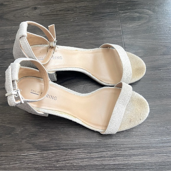 Call it Spring Sparkle White/Silvery Block Heel Sandals (Size 7.5) - Picture 1 of 3